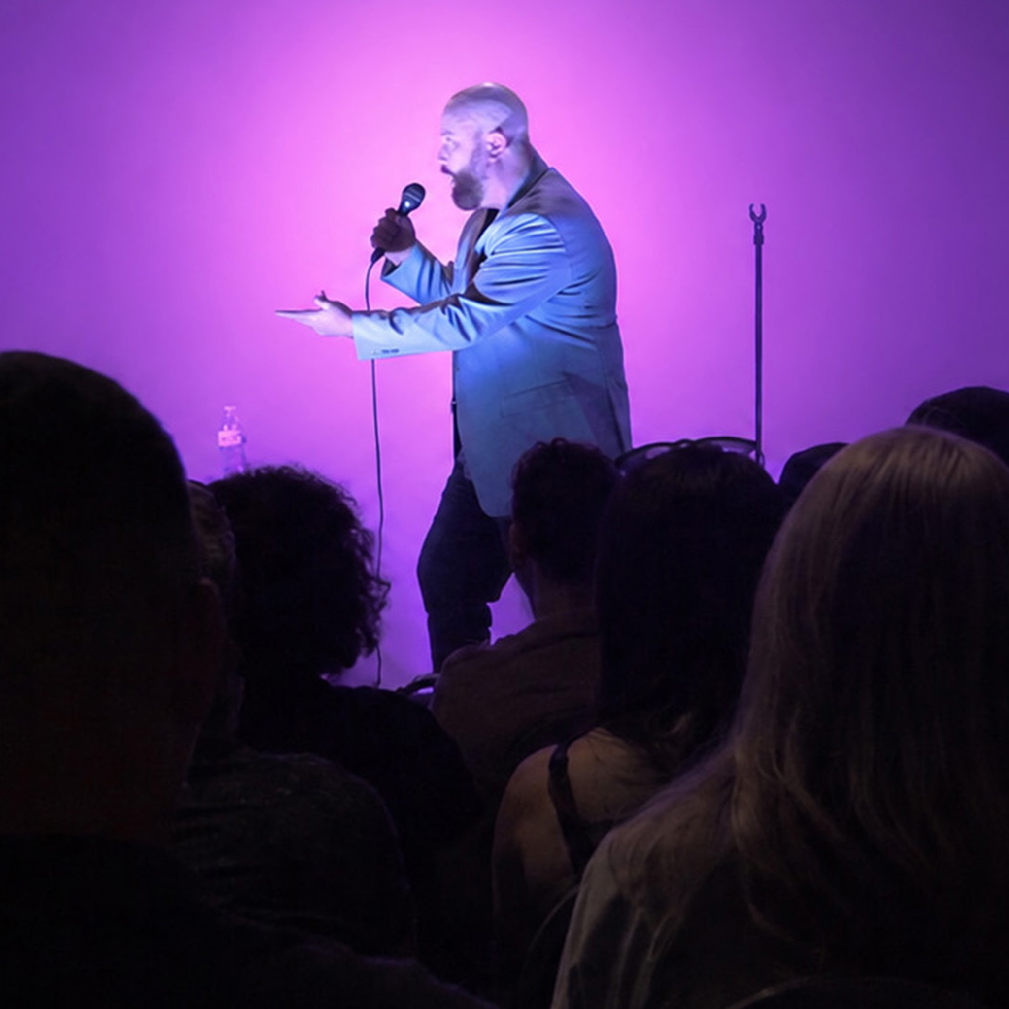 Tim Palmer Comedian Performs